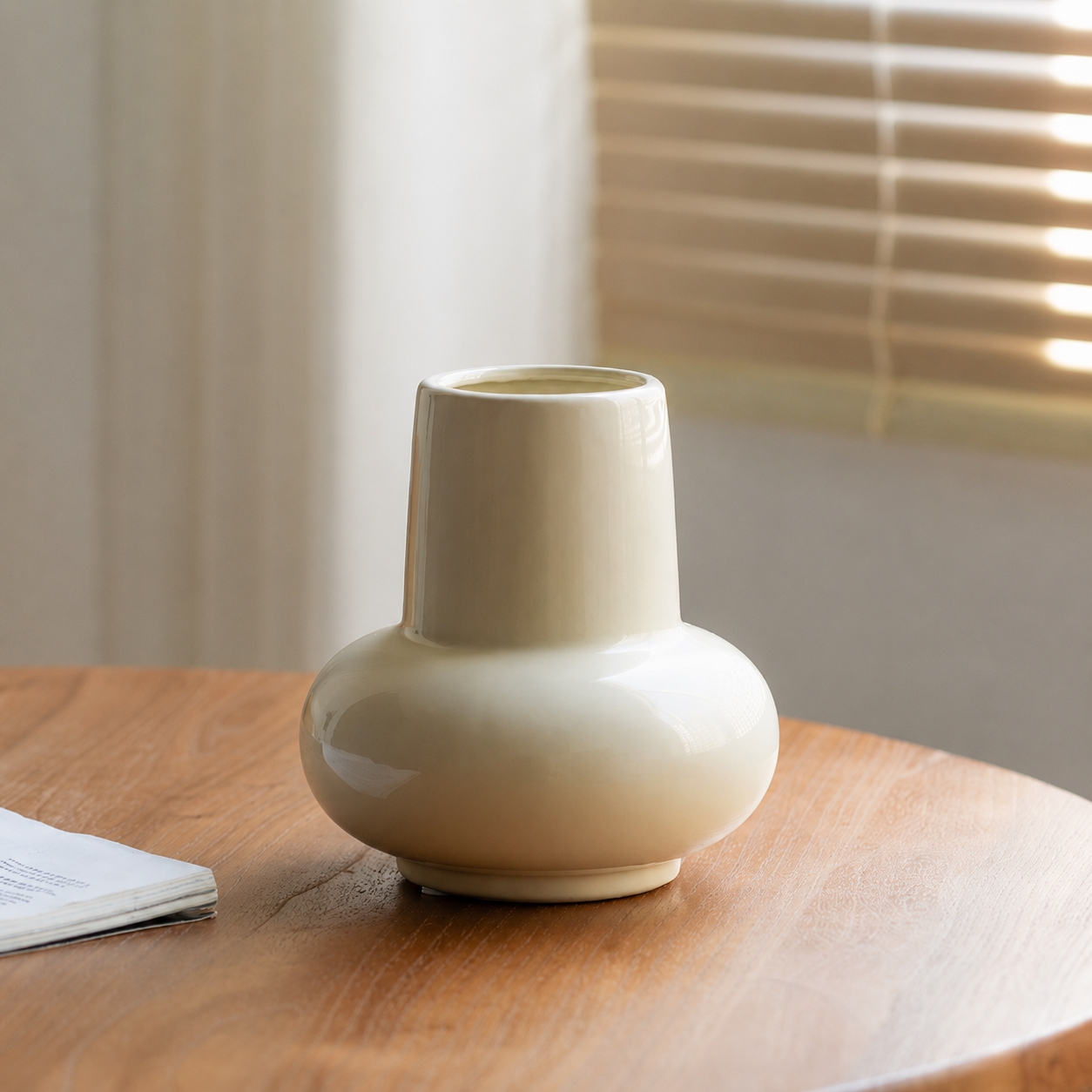 Rounded bulb ceramic vase product view